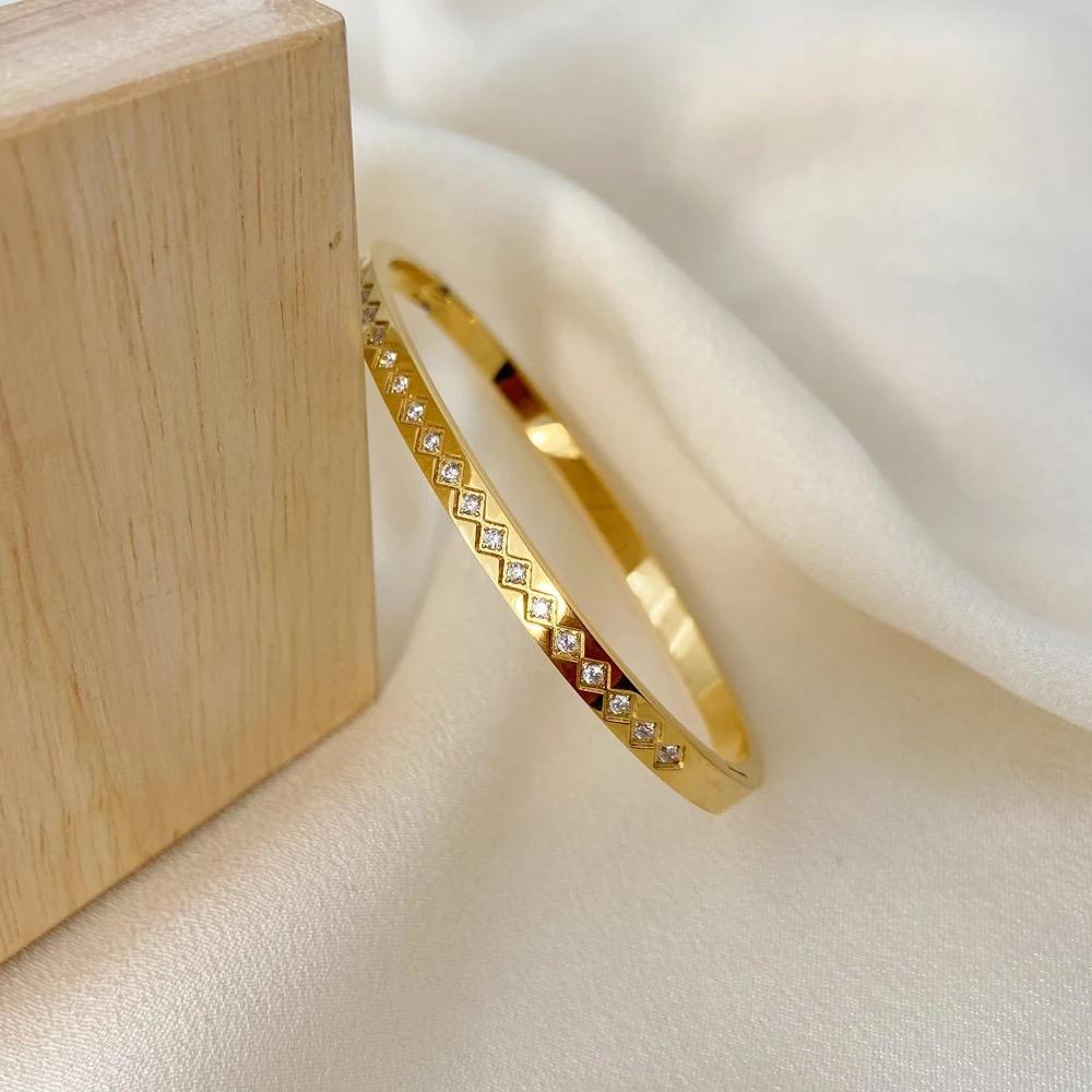 Minimal Stone Cuff Bracelet - 18 K Gold Plated