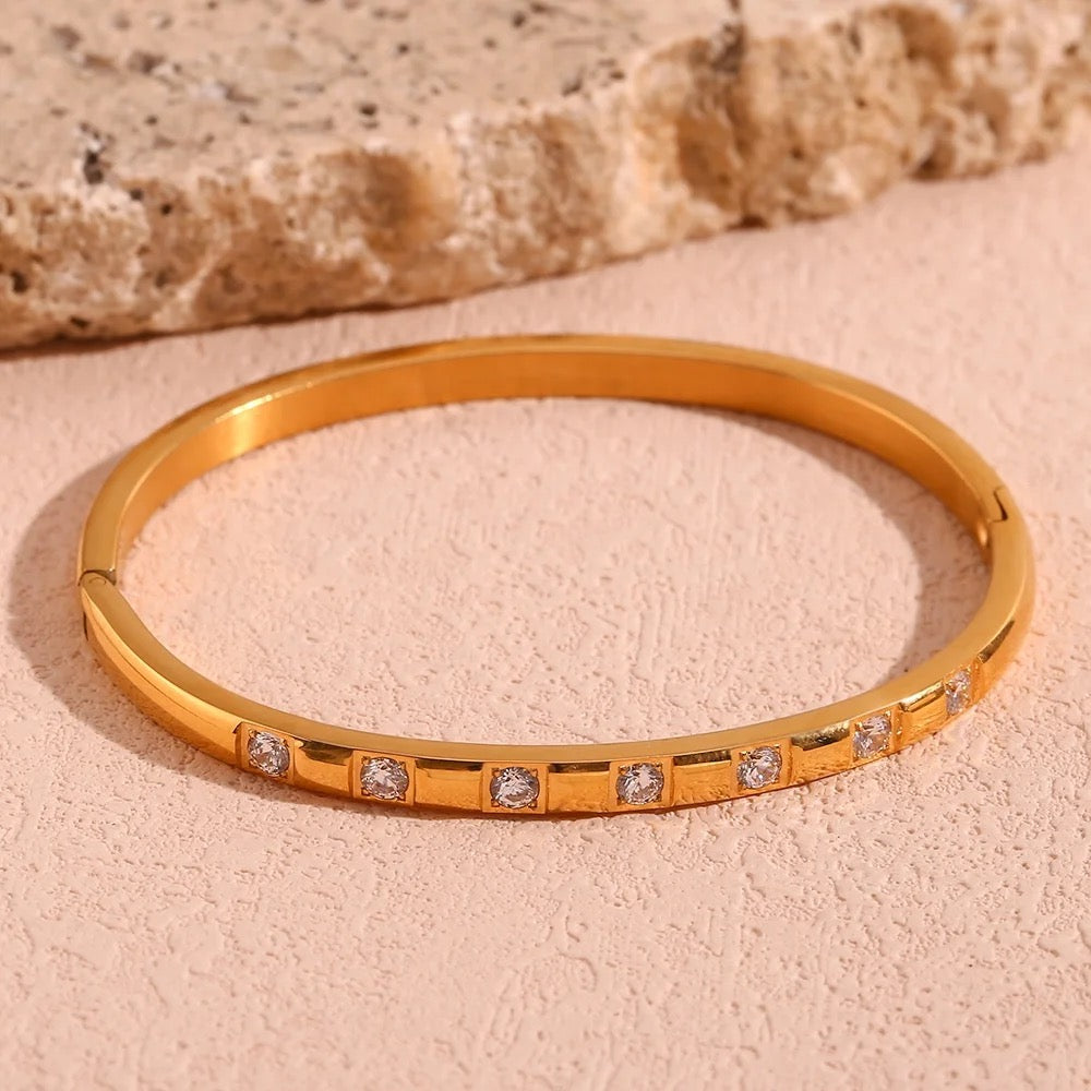 Sleek Aura Bracelet - 18 K Gold Plated