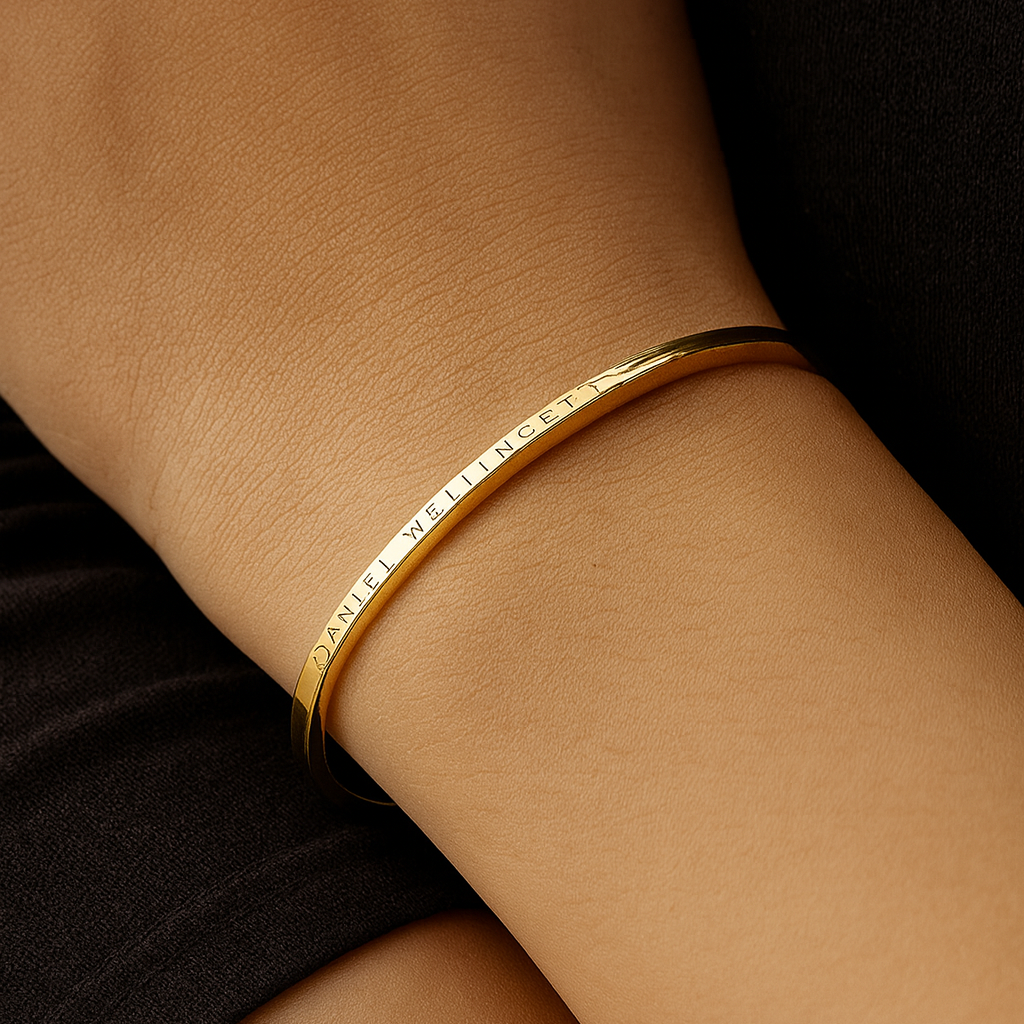 CharmCurve Bracelet - 18 K Gold Plated (Adjustable)