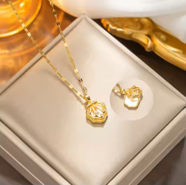 Majesty Pendant - 18 K Gold Plated (Pendant without chain)