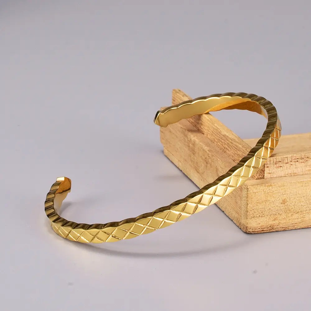 Seren Cuff Bracelet - 18 K Gold Plated