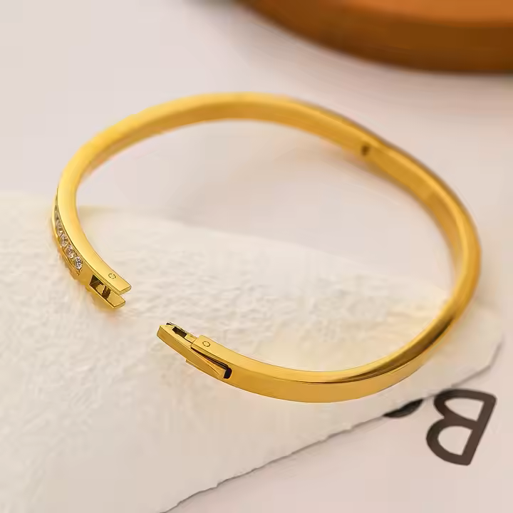 Peak of Grace - 18 K Gold Plated