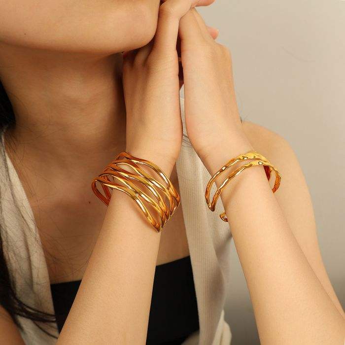 Wavora Cuff Bracelet - 18 K Gold Plated