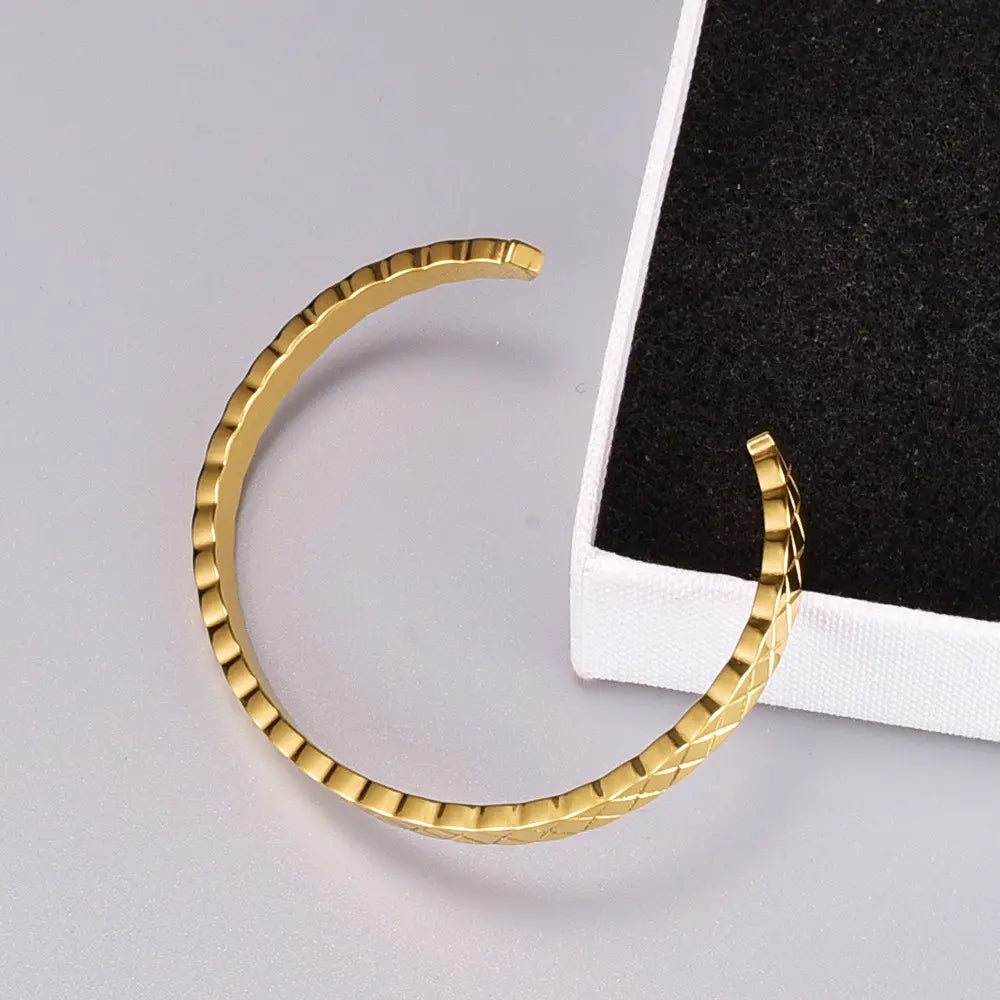 Seren Cuff Bracelet - 18 K Gold Plated