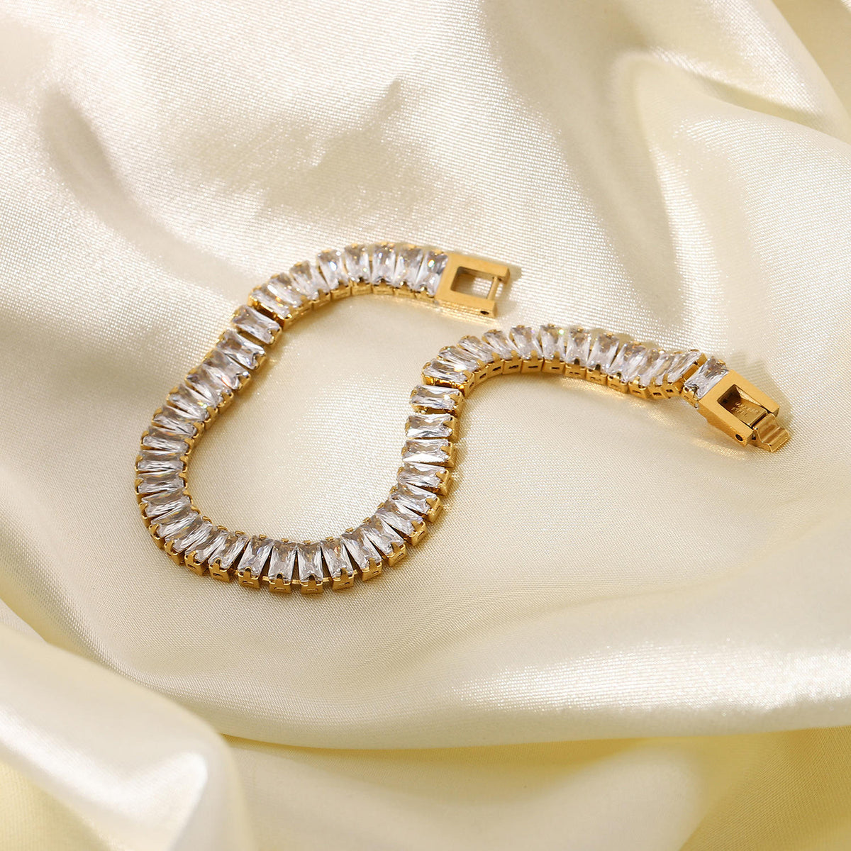 Moonlit Bracelet - 18 K Gold Plated