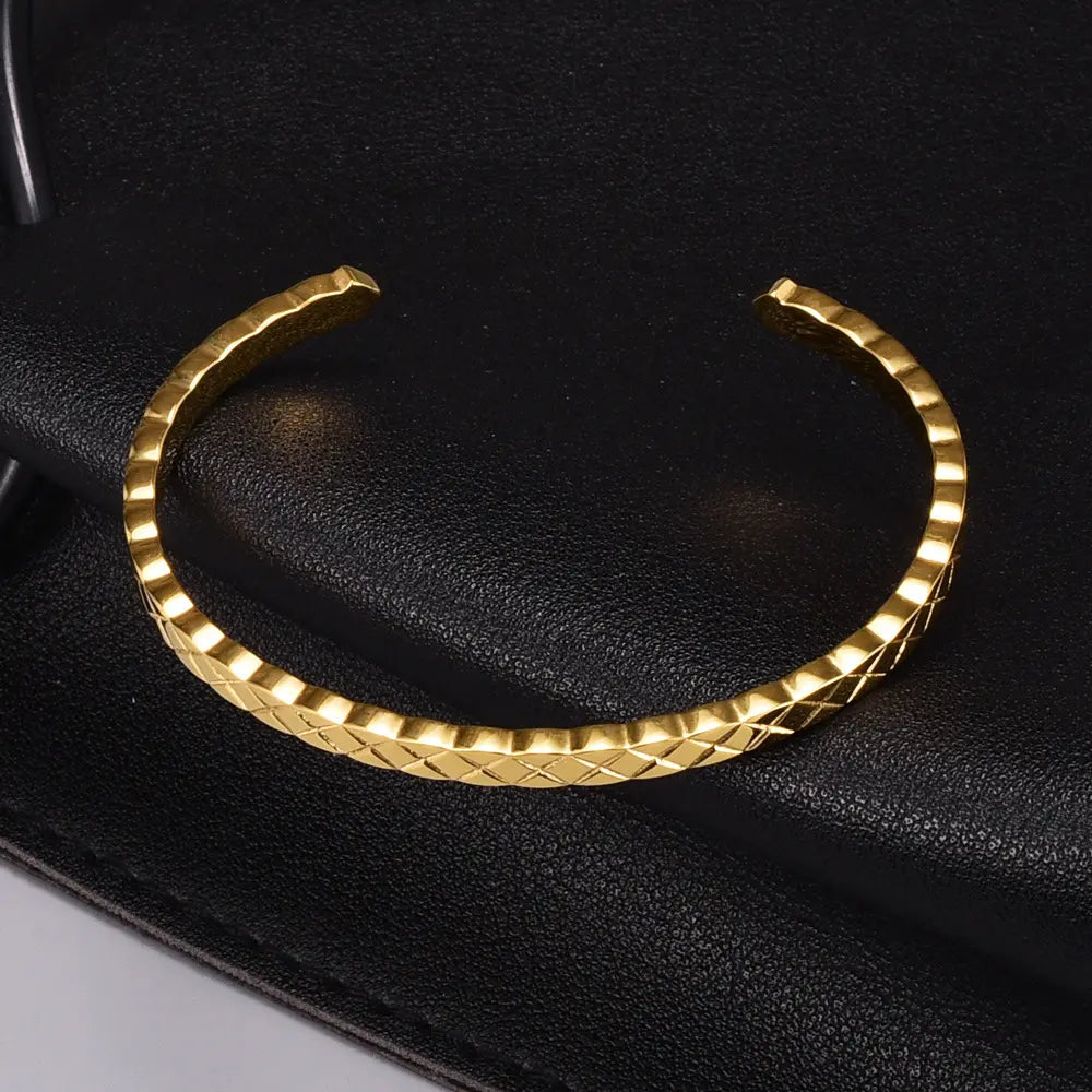 Seren Cuff Bracelet - 18 K Gold Plated