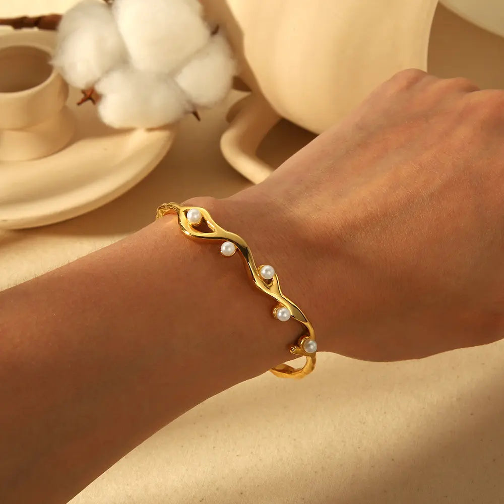 Majestic Statement Bracelet - 18 K Gold Plated (Adjustable)