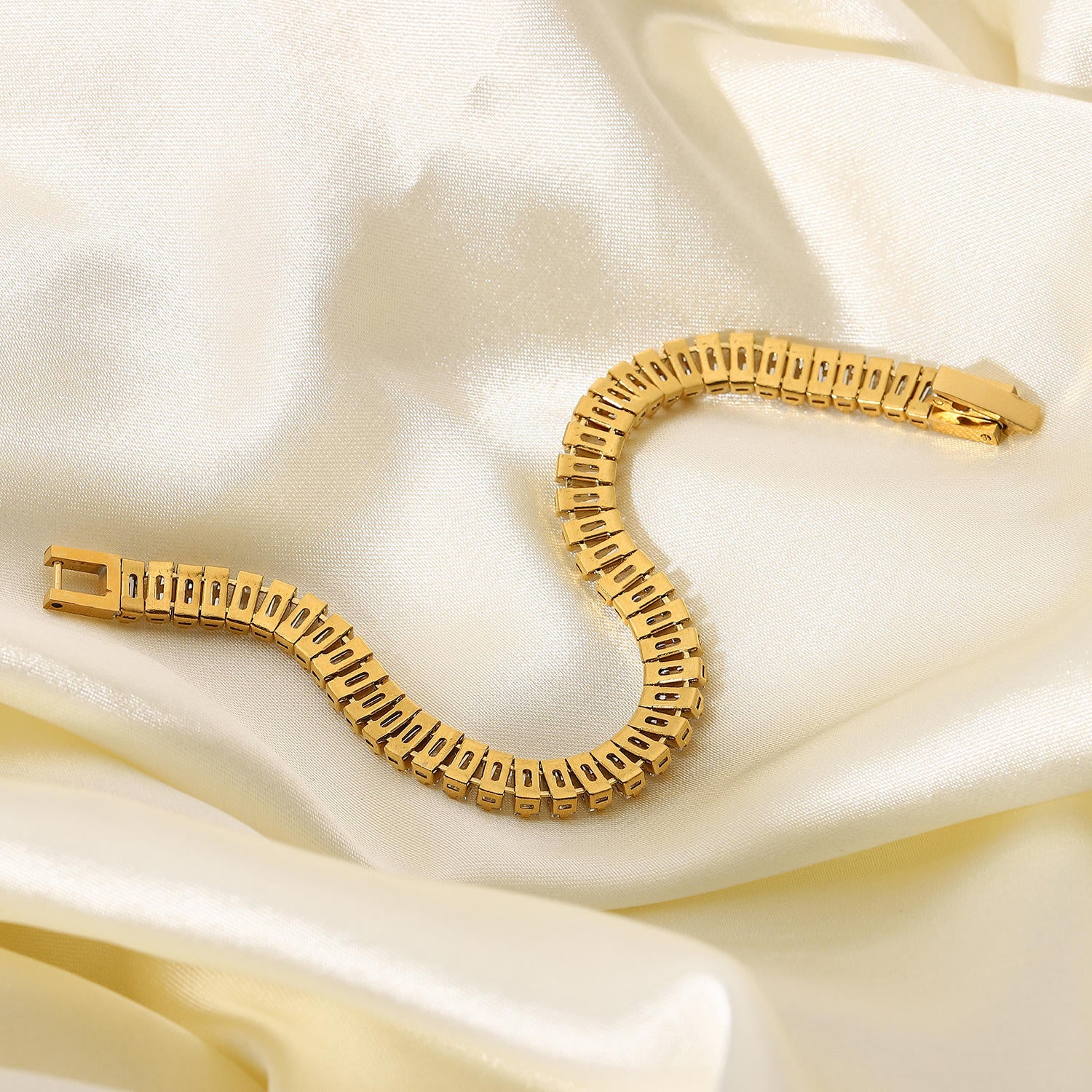 Moonlit Bracelet - 18 K Gold Plated