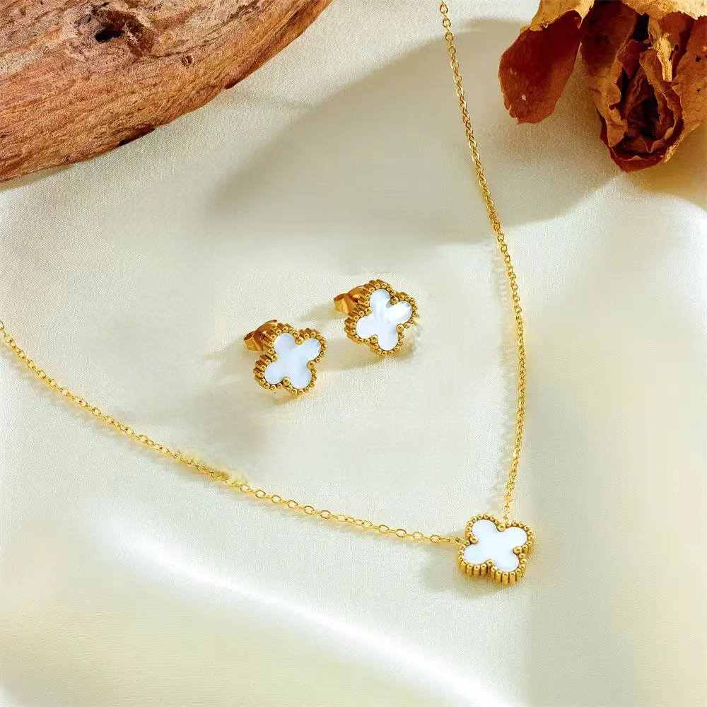 Lefora Pendant Set - 18 K Gold Plated