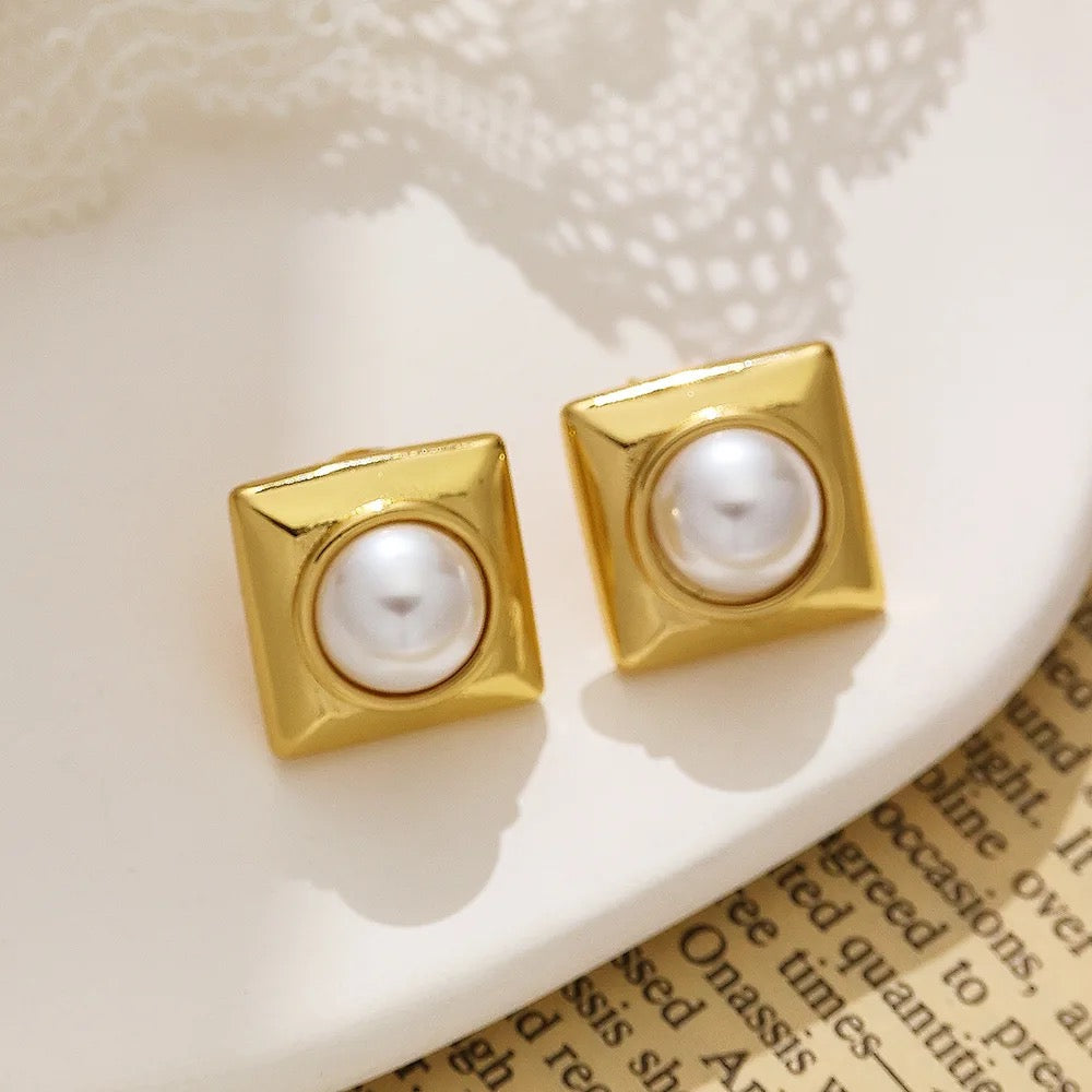 Gentle Bloom Earring - 18 K Gold Plated