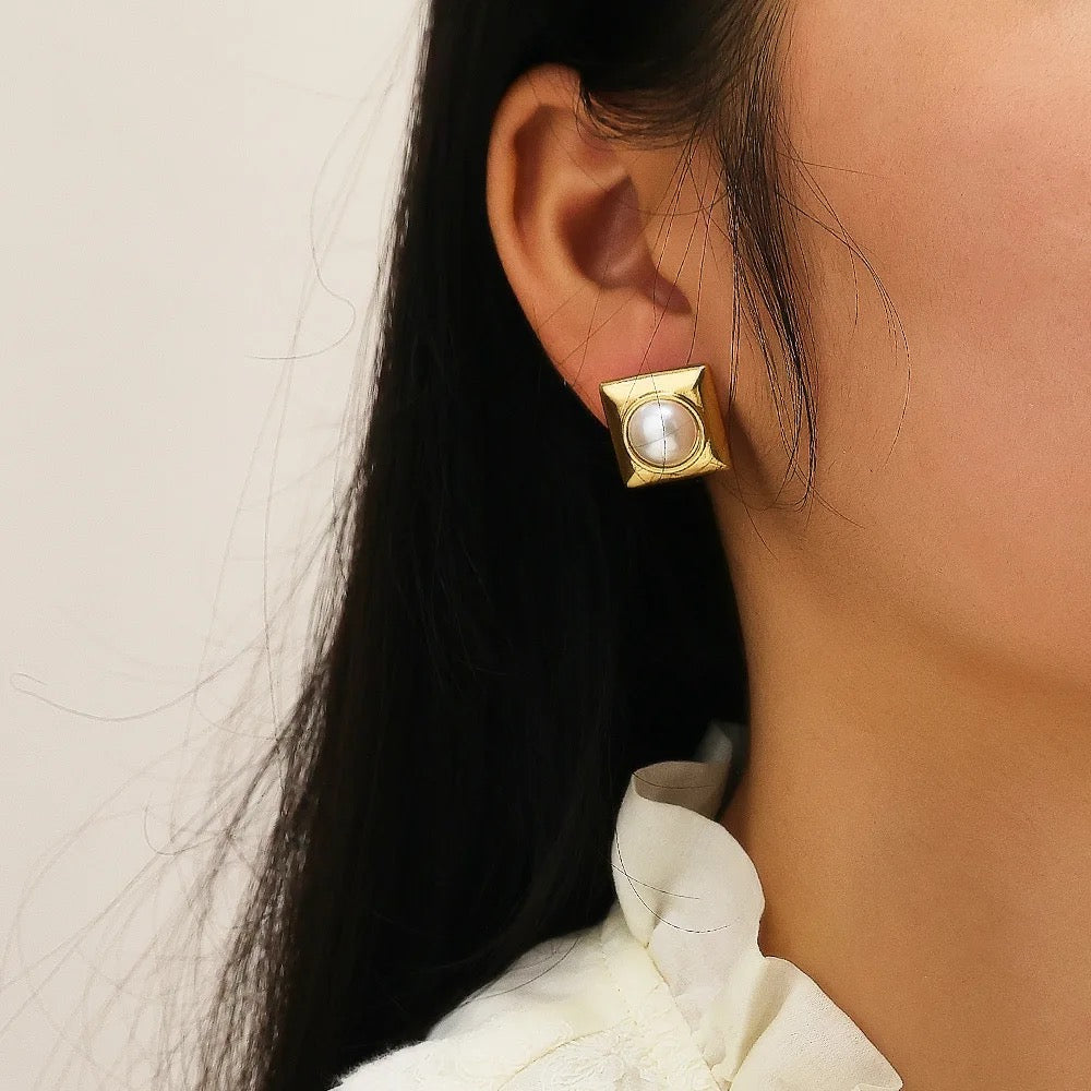 Gentle Bloom Earring - 18 K Gold Plated