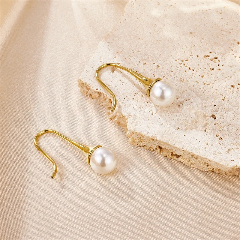 Pearl Romance Earring - 18 K Gold Plated
