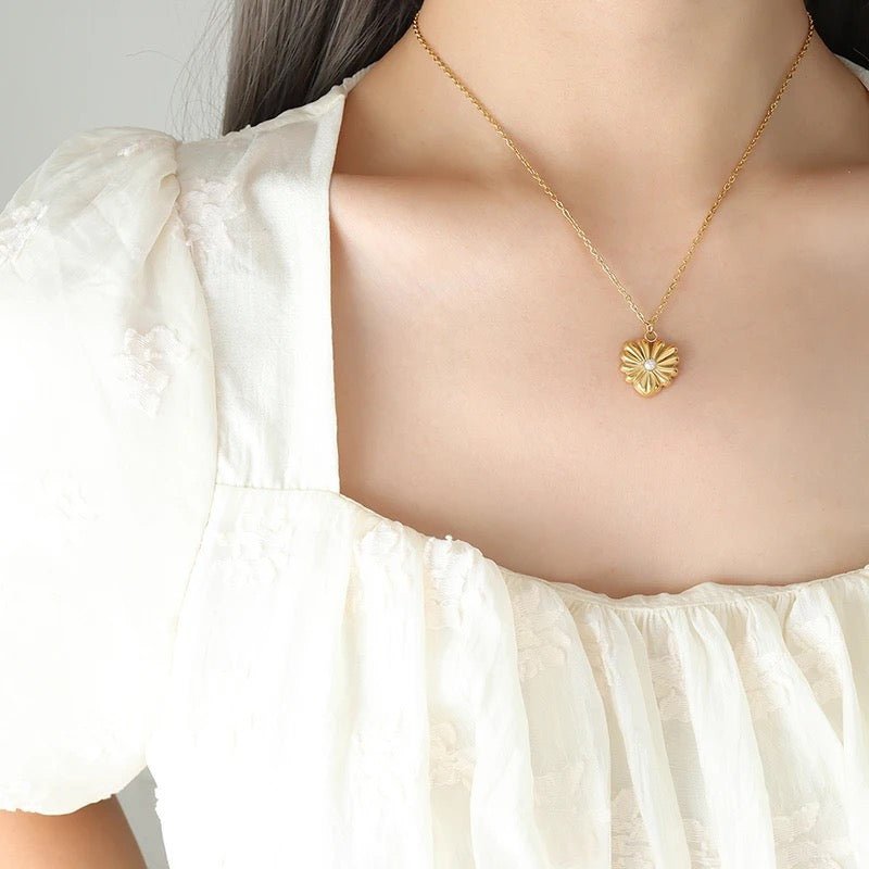 Pearl Petal Neckpiece- 18 K Gold Plated
