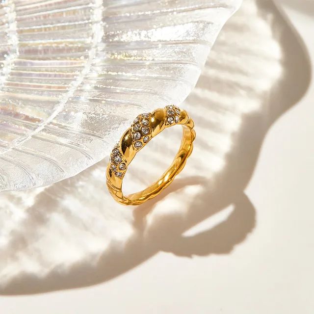 Eden Grace Ring - 18 K Gold Plated