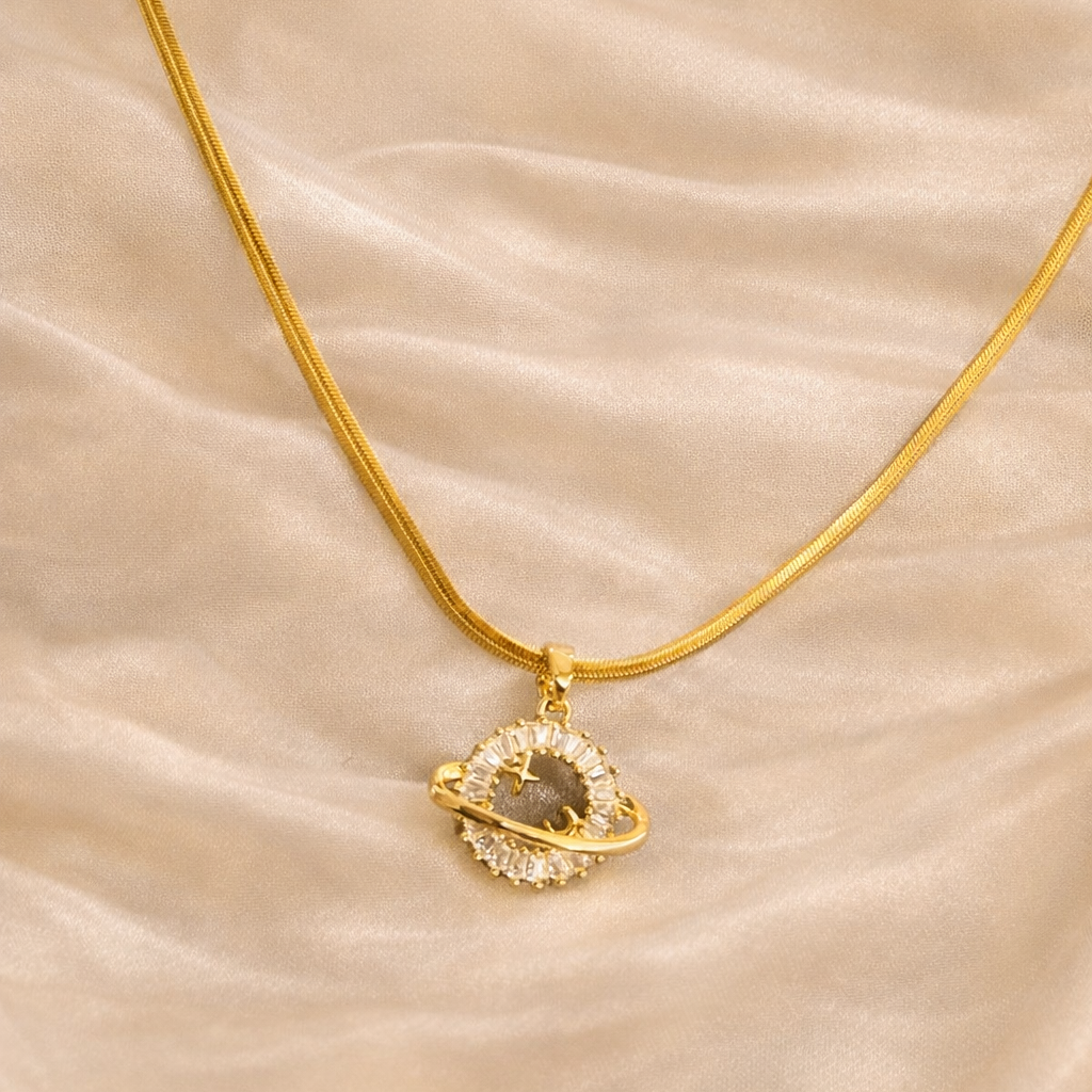 Moonbeam Neckpiece - 18 K Gold Plated