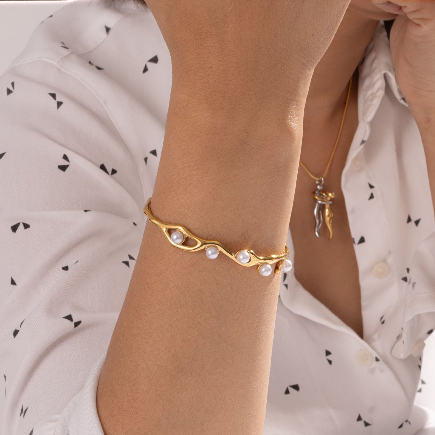 Majestic Statement Bracelet - 18 K Gold Plated (Adjustable)