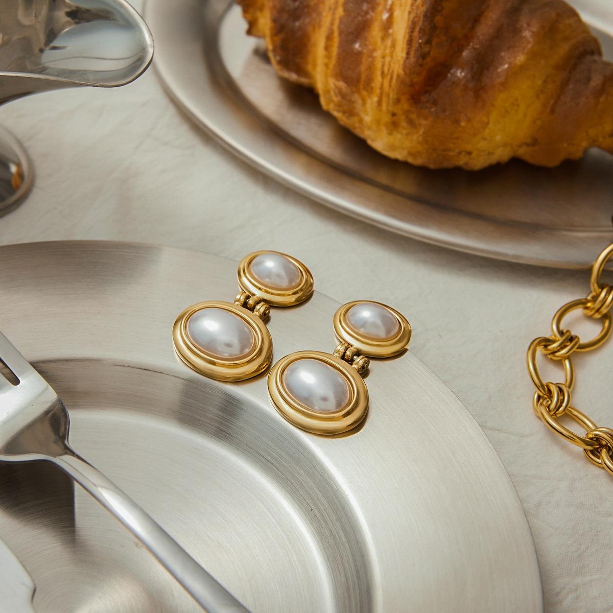 Majestic Pearl Earring - 18 K Gold Plated