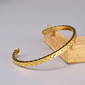 Seren Cuff Bracelet - 18 K Gold Plated
