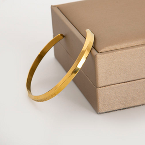 CharmCurve Bracelet - 18 K Gold Plated (Adjustable)