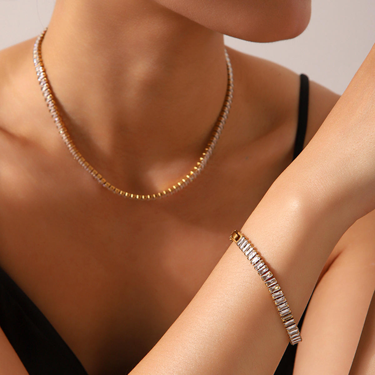 Crystelle Neckpiece - 18 K Gold Plated