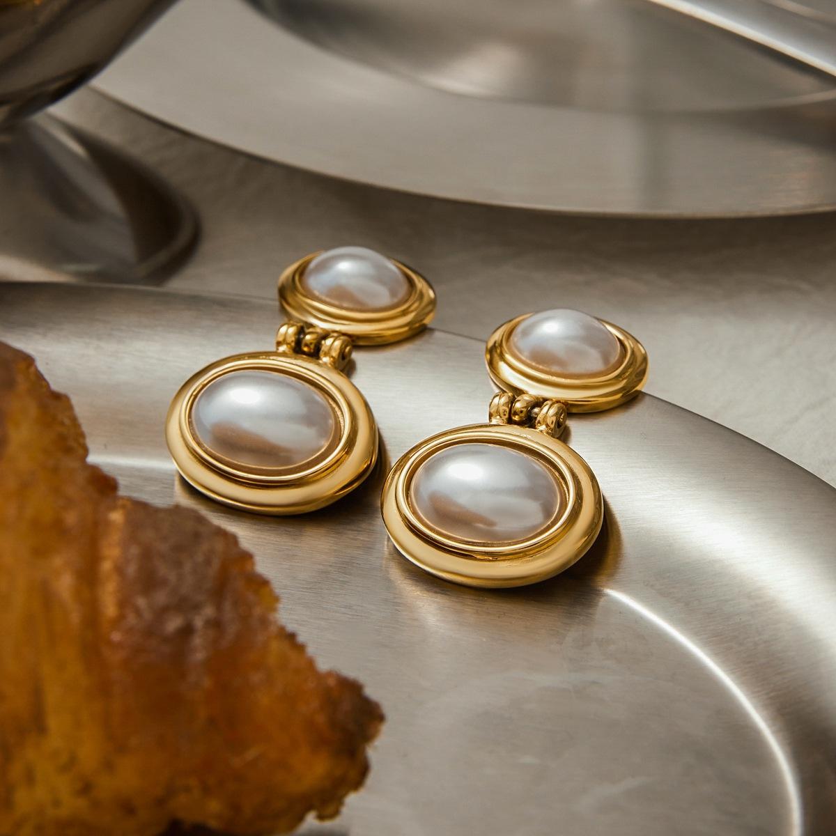 Majestic Pearl Earring - 18 K Gold Plated