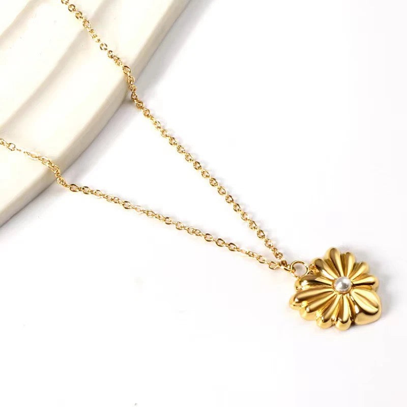 Pearl Petal Neckpiece- 18 K Gold Plated