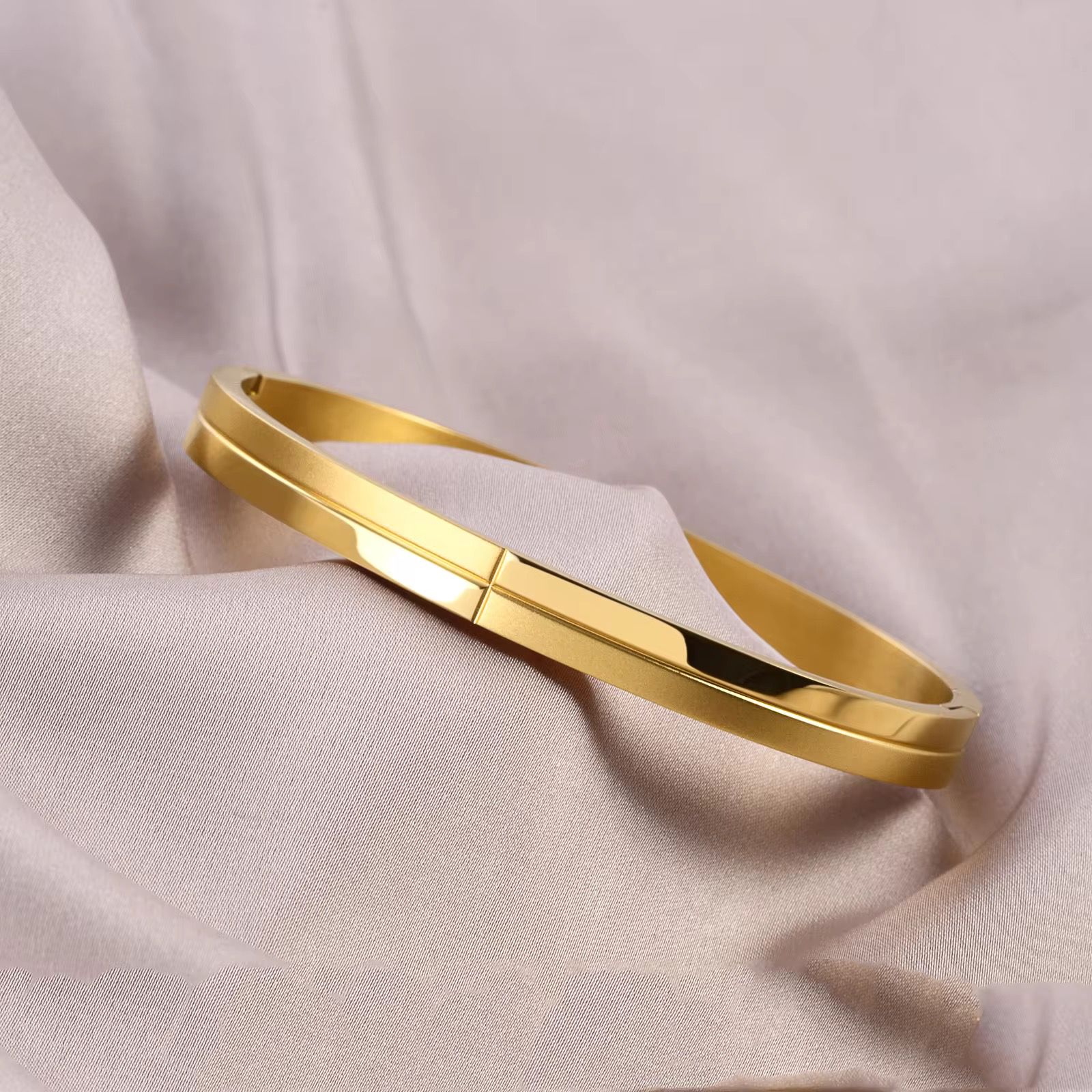 Flint - 18 K Gold (Men's Openable Bracelet)
