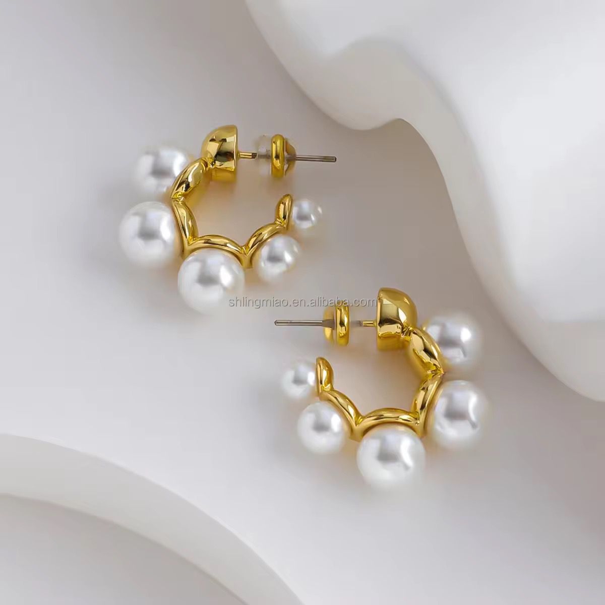 Royal Radiance Earring - 18 K Gold Plated